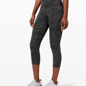 NWOT Incognito Camo Multi Grey Wunder Train Crops